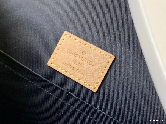 LOUIS VUITTON IVY 0520
